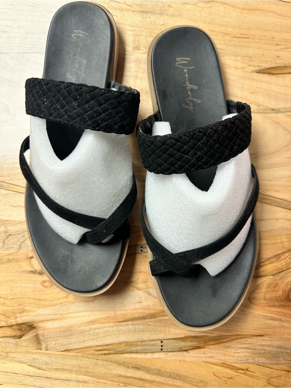 Wonderly Women’s Black and White Slide Sandals